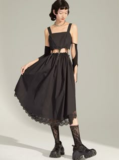 Mid-Length Navel Suspender Dress Masculine Dress, Dress Layering, Ropa Upcycling, Suspender Dress, Mode Inspo, Goth Outfits, Mid Dresses, Character Outfits, Look Cool