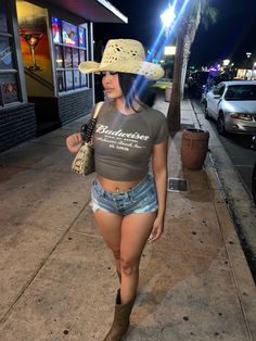 Summer Cowboy Hat Outfits, Tenesse Outfit Summer, La County Fair Outfit, Trap Cowgirl Outfits, Mazatlan Outfits, Rodeo Style Outfits, Texas Outfits Summer, Western Outfits Black Women, Black Cowgirl Aesthetic