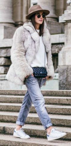 These faux fur coats are perfect for the upcoming holidays and treding within winter fashion. Check out where you can get these winter coat looks! #furcoats #winterfashion Boyfriend Jeans Kombinieren, Stansmith Adidas, Looks Adidas, Fur Coat Outfit, Look Winter, Winter Mode Outfits, Best Winter Coats, Winter Fur Coats