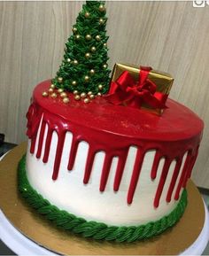 Cute Christmas Cake Ideas Easy, Crismas Cakes Ideas, Modern Christmas Cake, Cake Decorating Ideas Christmas, Christmas Cake Decorating Ideas, Christmas Cake Decorating, Christmas Cake Decoration, Decorating Ideas Christmas, Cake Wallpaper