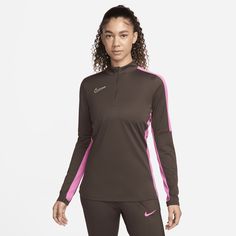 Heading to early morning practice or warming up before the match, this breathable 1/2-zip top is designed with tech to help keep you comfortable and dry as you work up a sweat. With mesh panels down the sides and on the upper arms, you can stay cool however you choose to play. Morning Practice, Nike Brown, Soccer Drills, Nike Long Sleeve, Women's Soccer, Upper Arms, Warming Up, Womens Soccer, Early Morning