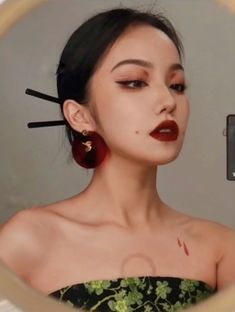 Douyin Makeup Red Lip, Red Asian Makeup, Chinese New Year Makeup, Lunar New Year Makeup, Red Makeup Looks, Vampy Makeup, Bold Eyeliner, Red Eyeliner, New Year Hairstyle