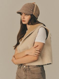 Marchen is a heritage mood fashion brand that not only stimulates the nostalgia of the older generation but also satisfies the new sensibilities of all generations by re-inventing the romantic design that the main characters in fairy tales would wear with a modern sensibility.- Good harmony of head and shearling earflap- Warmth that is good to wear when doing outdoor activities- You can create a variety of looks with earflap and strap- Daily point item Outdoor Hats, Romantic Design, Main Characters, Outdoor Activities, Fashion Brand, Fairy Tales, Old Things, Hats, How To Wear