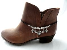 Styles Of Fashion, Native Artifacts, Hearts And Stars, Silver Boots, Stud Design, Shoes Diy, Leather Ideas