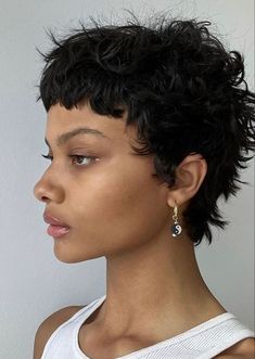 Androgynous Hair, Short Curly Haircuts, Haircuts For Curly Hair, Mullet Hairstyle, Short Hair Haircuts, Cut My Hair, Curly Hair Cuts, Short Curly Hair, Aesthetic Hair