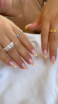 Summer Yellow Nails, Paznokcie Hello Kitty, Kutek Disney, Summery Nails, Makijaż Smokey Eye, Summer Yellow, Nails 2024