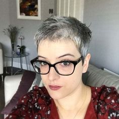 Niamh is a beautiful example of a woman who is young and grey. Her natural grey bob is gorgeous! Read her transition story to see how she achieved this lovely look! #greyhair #grayhair #goinggrey Grey Hair Young, Natural Grey Hair, Gray Hair Transition, Grey Bob, Granny Hair, Hair Transition, Gorgeous Gray Hair, Hairstyles With Glasses