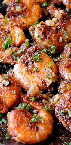 Seared shrimp to perfection with garlic over a bed of rice on white plate Best Shrimp Recipe, Black Pepper Shrimp, Easy Garlic Butter Shrimp, Hawaiian Shrimp, Easy Garlic Butter, Shrimp Appetizer Recipes, Baked Shrimp Recipes, Best Shrimp Recipes, Cooked Shrimp