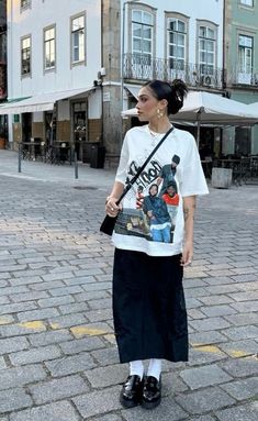 T Shirt Maxi Skirt, Vietnam Street Style, T Shirt Maxi Skirt Outfit, Streetwear Dress Outfit, Uniqlo Japan, Japan Outfits, Rok Outfit, Japan Outfit, Outfit Inspo Casual