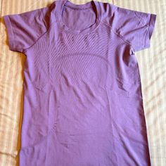 Lululemon Swiftly Tech Shirt, Light Purple Size 8 Brand New, Never Worn Comes From A Smoke Free Home Light Purple Crop Top, Preppy Shirts, Purple Lululemon, Lululemon Shirt, Preppy Shirt, Purple Tops, Swiftly Tech Short Sleeve, White Short Sleeve Shirt, Purple Crop Top