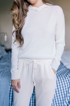 Winter Loungewear Gal Meets Glam Winter, Morning Winter, Winter Loungewear, Chic Loungewear, Julia Berolzheimer, Loungewear Outfits, Dream Closets, Comfortable Clothes, Gal Meets Glam