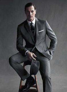 Gentleman Mode, Grey Pinstripe Suit, Charcoal Gray Suit, A Man In A Suit, Man In A Suit, Male Models Poses, Mad Men Fashion, Black Shoes Men, 사진 촬영 포즈