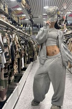 Low Ricks Outfit, Outfits Baggy Pants, Fashion Killa Outfits, Outfit Ideas For School Summer, Gray Sweatpants Outfit, Fashion Outfits Spring, Sweatpants Baggy, Sweatpants Streetwear, Gray Joggers