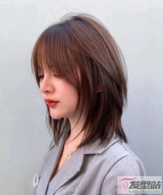 Medium Layers With Side Bangs, 90s Hairstyles Short Layers, Middle Length Haircut With Bangs, Short Haircut Layered, Wolf Cut Short Hair With Bangs, Short Hair Wolf Cut, Korean Short Hair, Shot Hair Styles