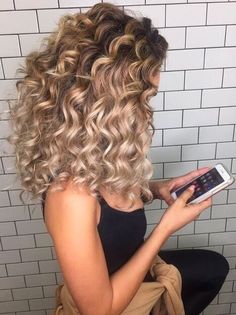 Glamorous Curls Ombre Curly Hair, Soccer Hair, Iron Hair, Hair Powder, Colored Curly Hair, Professional Soccer, Ombré Hair