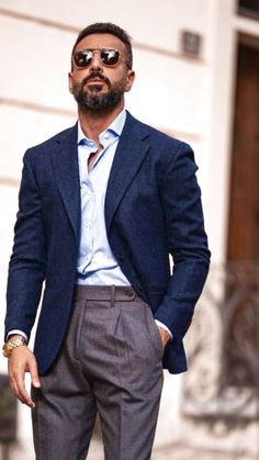 Discover stylish casual outfits for the office. Upgrade your work wardrobe with comfortable yet professional looks that blend fashion and functionality! Mens Suit And Tie Combinations, Formal Blazer Outfits Men, Mens Blazer Outfit, Blue Blazer Outfit Men, Italian Men Style, Navy Blazer Outfits, Workwear Ideas, Office Old Money, Outfits For The Office