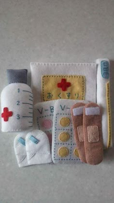 Felt Dr. Kit for kids Red Week, Red Crescent, Felt Food Diy, Felt Play Food, Felt Food, Baby Diy, Sewing Toys