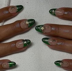 Nail Art With Charms, Sweet 16 Nails, Chrome Tips, Quinceanera Nails, Hoco Nails, Emerald Nails, Green Acrylic Nails, Dark Green Nails, Gold Nail Designs