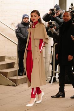 Zendaya Outfits, Fall Fashion Coats, Zendaya Style, New York Fashion Week Street Style, Color Trends Fashion, Nyfw Street Style, Moda Chic, Elegante Casual, The Best Street Style