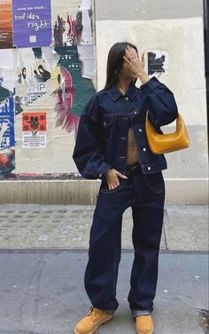 vêtements pour femmes capables 🙃 Full Denim Outfit Aesthetic, Street Style Jordans, Finding Style Aesthetic, Fits With Dark Blue Jeans, Dark Wash Blue Jeans Outfit, American Japanese Style, Wind Breaker Outfit Aesthetic, Jean Bleu Outfit, R B Outfit