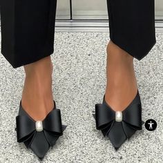 Heeled Satin Effect Fabric Mules. Bow And Faux Pearl Detail At Front. Thin Heel. Pointed Toe. Heel Height: 2.8 Inches (7 Cm) Pearl Bow, Bow Heels, Zara Shoes, Zara Black, Mule Clogs, Mules Shoes, Heeled Mules, Faux Pearl, Heel Height