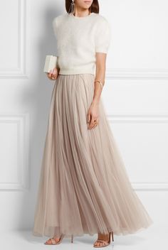 Burberry FW15 Winter Wedding Guest Outfit, Wedding Dress Winter, Winter Wedding Guest, Wedding Guest Outfit Winter, Rok Outfit, Aesthetic Hiking, Skirt Diy, Tulle Long Skirt, Spring Hiking