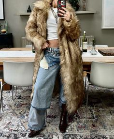 Fur Trench Coat Outfit, Silver Layered Necklaces, Fur Coat Street Style, Fur Coat Outfits, Faux Fur Coats Outfit, It Girl Outfit, Denim Baggy Jeans, Mob Wife Aesthetic, Fur Trench Coat