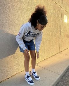 Yezzy Outfits Black Women, Navy Blue Knu Skool Vans Outfit, Tomboy Summer Outfits Street Style, Union 4s Outfit, Navy Blue Outfit Ideas Black Women, Cute Croc Outfits, Dark Blue Shorts Outfit, Cute Everyday Outfits Black Women, Knu Skool Vans Outfit Black Women