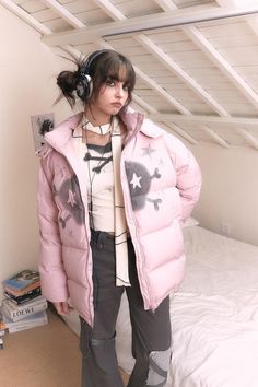 Halftone Skull Print Puffer Jacket Pink White duck down filling for cold resistance Warm closure on hem and cuffs Halftone skull print on the chest Zipper jacket Hooded Long sleeve Pixie Rebels, Y2k Clothing, Suede Coat, White Duck, White Ducks, Zipper Jacket, Skull Print, Duck Down, Strike A Pose