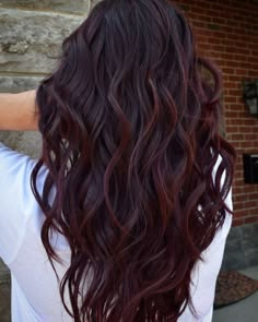 Pelo Color Vino, Trendy We Fryzurach, Wine Hair Color, Brunette Ombre, Wine Hair, Ombre Hair Blonde, Dark Red Hair, Hair Color Purple