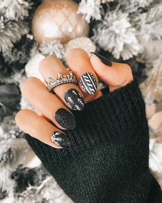 Pretty Christmas Nails Square, Boho Winter Nails, January Nail Art Designs, Fall/winter Nails, Skill Learning, Fall Nail Trends, Interesting Videos, Christmas Gel Nails, Her Nails