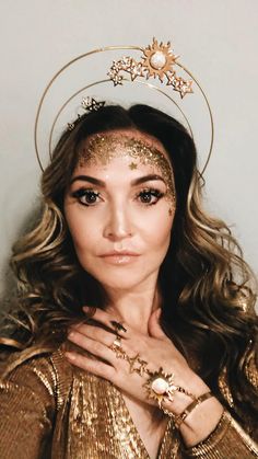 Fall Goddess Costume, Sun Custome Halloween, Celestial Costume Halloween, Sparkly Costume Ideas, Zeus And Hera Costume, Sun Witch Costume, Star Goddess Costume, Celestial Goddess Costume, Spiritual Halloween Costume