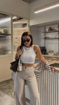 Golden Chain, Foto Poses, Causual Outfits, Basic Outfits, Looks Style, Black Bag, Mode Inspiration, Striped Sweater