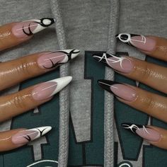 White Black Almond Nails, Black And White Stiletto Nails Design, White Frenchies With Design Nails, Almond Nails Designs Black And White, Stiletto Nails Black French Tip, Long Black Almond Nails, Black And White Nails Stiletto, Stiletto Black French Tip Nails, Stilleto Frenchies