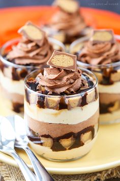 small desserts with chocolate and marshmallow toppings in glass dishes on a table