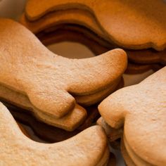 some cookies shaped like dogs are in a bowl