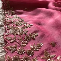 🍊🌸D@D🌸🍊 Dusty Pink Sea Green Cream Gold *# Ready To Go#* Rich n Luxurious Premium Pure Banarasi Tissue Silk drapes of luxury embellished with intricate sequins cut daana handwork & running handwork bp @ ₹9300 shipping Bridesmaid Poses, Silk Drapes, Pink Sea, Party Wear Indian Dresses, Work Sarees, Green Cream, Hand Embroidery Designs, Cream And Gold