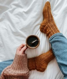 Sock Yarn Knitting Patterns, Socks Photoshoot, Socks Free Knitting Pattern, Socks Photography, Kitchener Stitch, Socks Aesthetic, Sock Outfits, Cozy Coffee