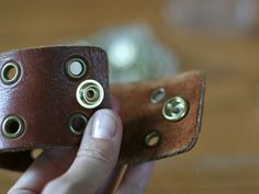 Diy leather cuff from old belt Upcycling, Mayfly, Diy Jewelry Tutorials, Leather Diy Crafts, Leather Bangle, Good Ideas, Homemade Jewelry