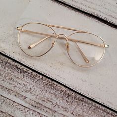 Gold Glasses Aesthetic, Cute Aviator Glasses, Aviator Glasses Aesthetic, Trendy Gold Aviator Sunglasses With Glass Lenses, Cottagecore Glasses, Aviator Glasses For Women, Gold Rimmed Glasses Aesthetic, Aviators Glasses, Specs Frames Women