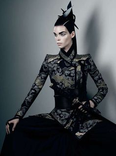 Striking Samurai Photoshoots - The Honor Interview Magazine Editorial Marries Femininity and Power (GALLERY) Samurai Fashion, Warrior Fashion, Fabien Baron, Womens Style, Futuristic Fashion, 인물 사진, Fantasy Fashion, Dark Fashion