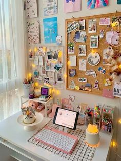 Meja belajar
Meja kerja Desk Inspo Study, Corkboard Room Decor, Corkboard Organization Ideas, Above Computer Desk Wall Decor, Girls Desk Organization, Girls Bedroom Desk Ideas, Study Board Wall, Girls Desk Ideas, Uni Dorm Room Decor