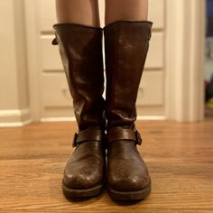 Worn Frye Veronica Slouch Tall Boots, In Good Condition. The Leather Has A Worn-In Patina Around Toe But Would Look Brand New With Some Buffing/Conditioning. These Are Incredibly Well Made And Worth Every Penny. If Taken Care Of Right I Think They Could Last A Lifetime. Color: Cognac - Italian Leather - Leather Lined - Rubber Outsole - Antique Metal Hardware - Goodyear Welt Construction - 13 1/2" Shaft Height - 14" Shaft Circumference - 1 1/4" Heel Height Outsole Frye Veronica Boots Outfit, Frye Veronica Boots, Frye Boots Outfit, Brown Fall Boots, Dublin Fashion, Dark Brown Leather Boots, Frye Veronica, Everyday Boots, Slouch Boots