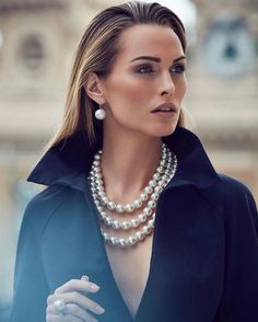 Great Pearl Necklace Outfit Ideas 70+ 8 How To Wear A Pearl Necklace, Pearl Necklace Outfit, Wearing Pearls, Robes Glamour, Necklace Outfit, Pearls Necklace, Traditional Outfits, Look Fashion