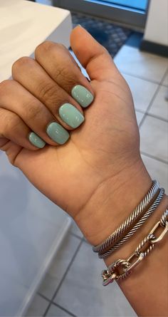 Nail Polish That Goes With Everything, Short Square Nails Colors, Short Gel Nails Black Women, Overlay Short Nails, Natural Painted Nails, Painted Natural Nails, Gel Manicure Ideas For Short Nails, Natural Nails Painted, Gel Overlay Nails Natural Short