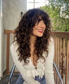 instagramlexieshoaibi Long Curly Fringe Hairstyles, Curly Bangstyle Hair Long, Shag Haircut With Bangs Curly, Long Curly Hair Fringe, Curly Bangs Long Hair, Edgy Curly Haircut, Curly Hair Cuts With Layers And Bangs, Long Curly Hair Cuts, Curly Bangstyle Hair