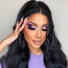 Beautiful purple and brown smokey eye makeup with cut crease and infinite liner by @makeupbyalinna Tag someone who would like this makeup If you recreate this makeup or you have any makeup that you want to show us tag us in your post or story and we will repost your makeups! En Español Hermoso maquillaje de ojos ahumado en morado y marrón con corte de cuenca y delineado infinito hecho por #makeupbyalinna Etiqueta a alguien a quien le gustaría este maquillaje Si te animas a r Rainbow Eye Makeup, Bold Eye Makeup, Purple Eye Makeup, Dramatic Eye Makeup, Purple Makeup, Beautiful Eye Makeup, Braut Make-up, Starry Eyed, Eye Makeup Designs