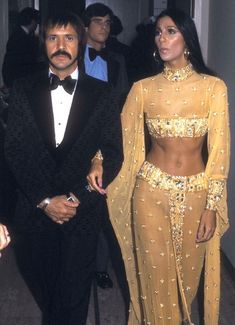 Cher 70s, 70s Mode, Cher Outfits, 70s Inspired Fashion, Oscar Dresses, Studio 54, Moda Vintage