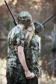 Hunting engagement pictures with Realtree Camo. #huntingenagementpics Hunting Engagement Pictures, Hunting Pictures