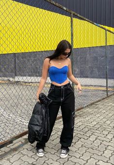 Playa Saturno Outfits, Maluma Concert Outfit Ideas, Danny Ocean Concert Outfit, Mora Concert Outfits, Saturno Outfit Ideas, Concert Outfits Aesthetic, Blue Concert Outfit, Outfit Ideas Cargo, Outfit Ideas Cargo Pants